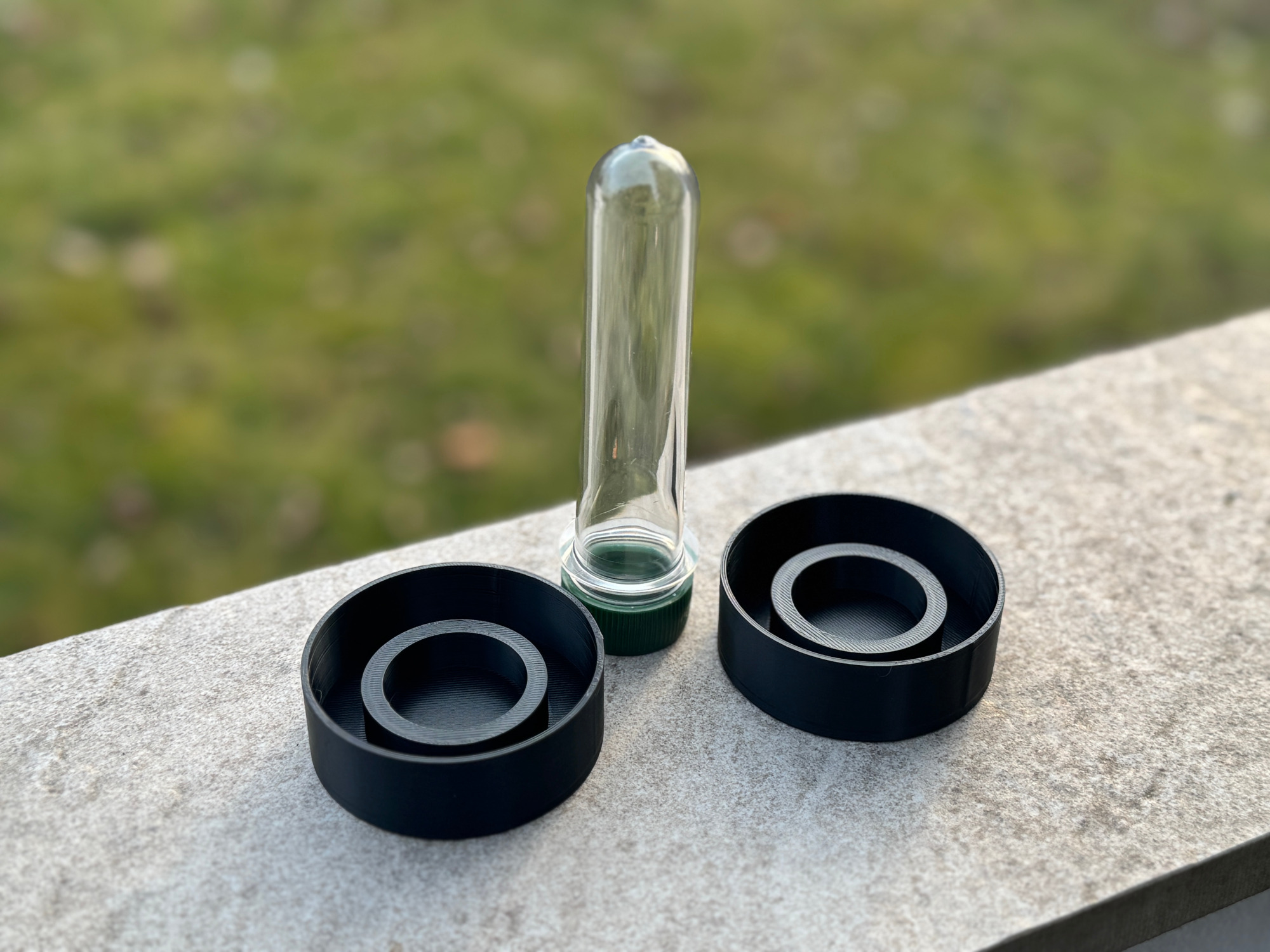 Geocaching Versteck - Pfostenkappe mit Loch für Petlinge Foto 2